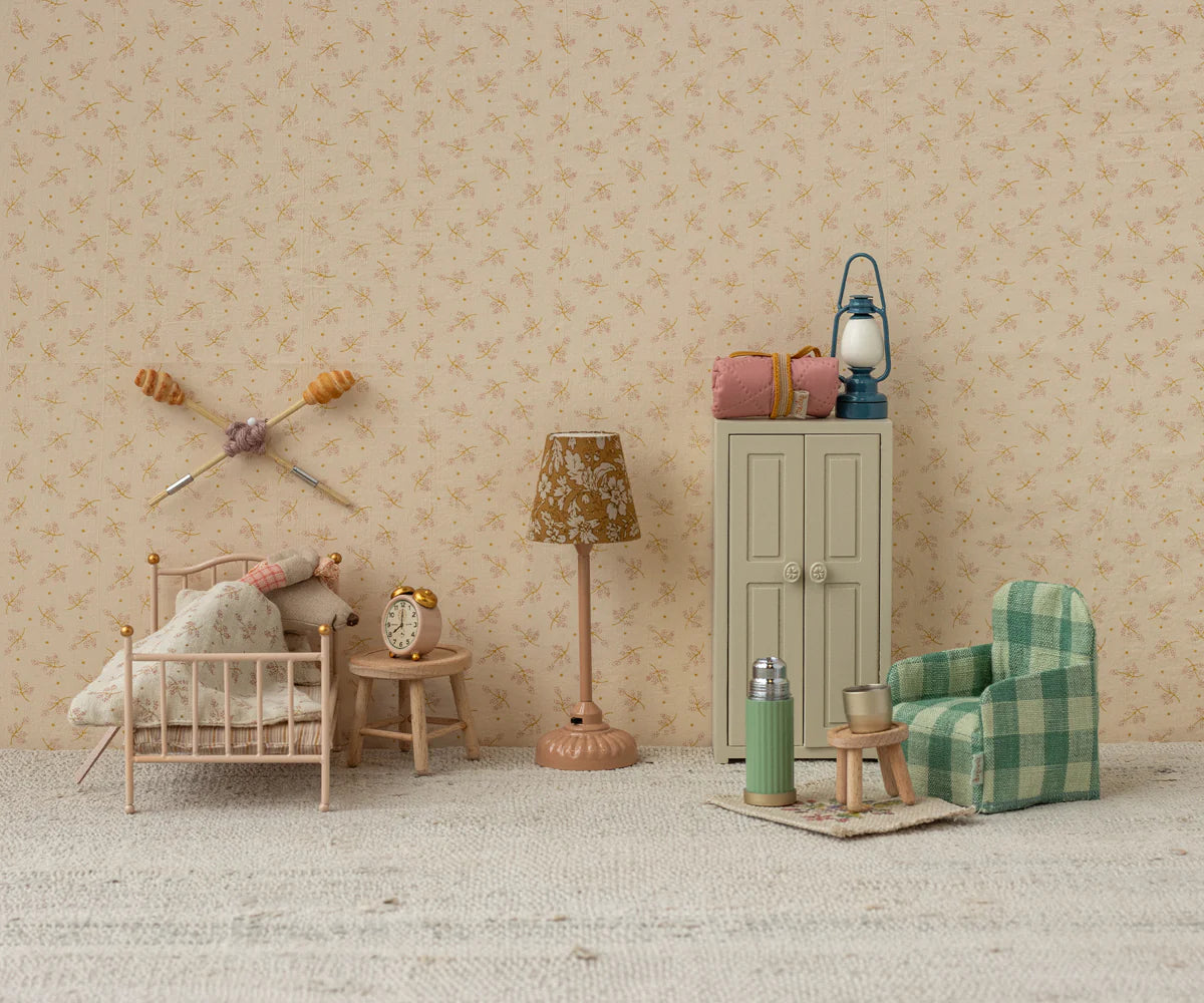 Rosa Vintage-Bett von Maileg - perfekt für das Mäusehaus