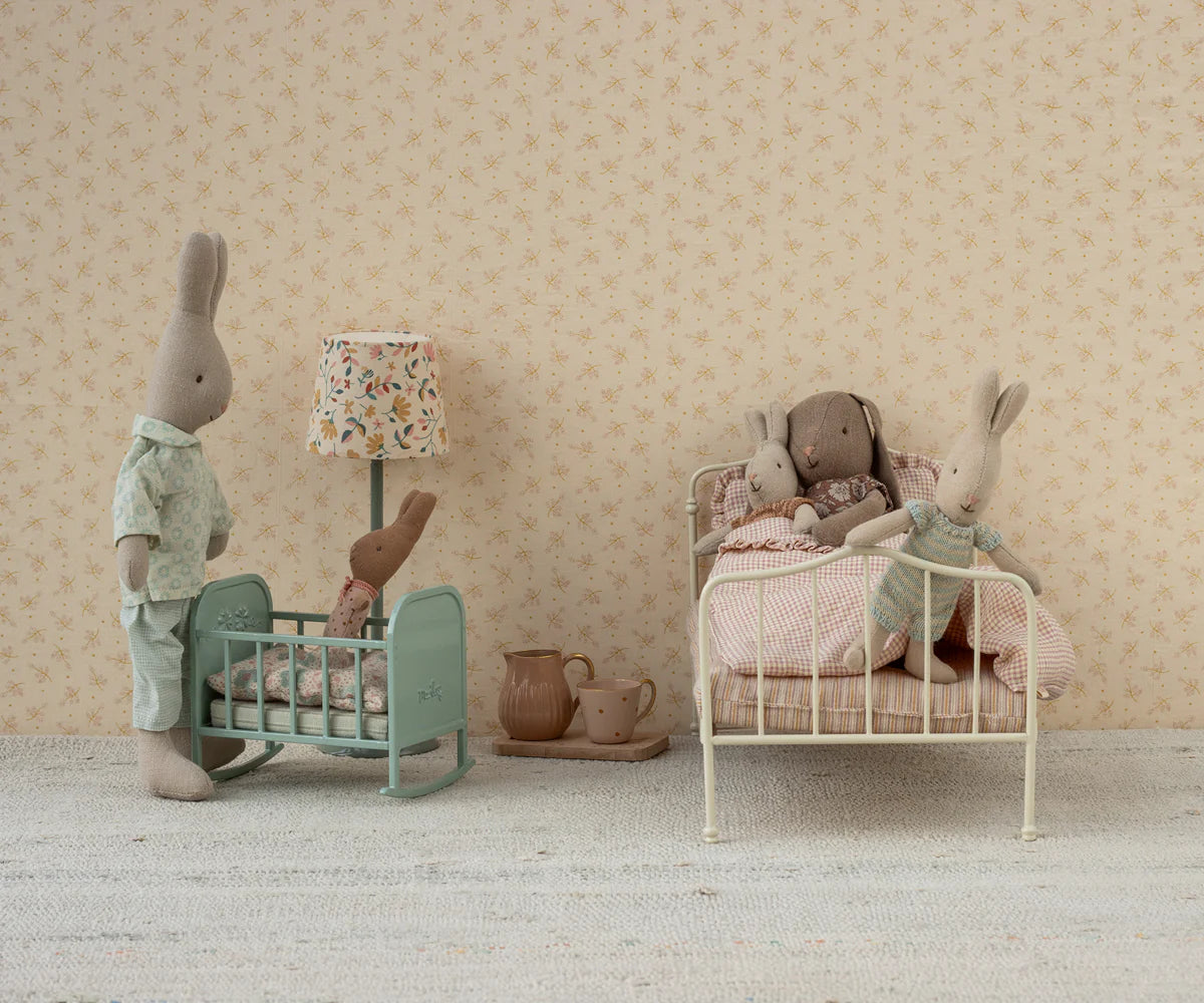 Blaue Baby-Wiege von Maileg - perfekt für das Mäusehaus