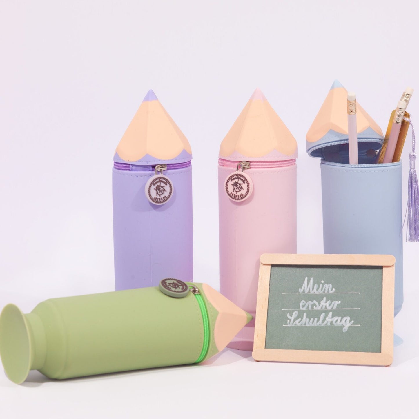 Lila Federmäppchen mit Stift-Motiv