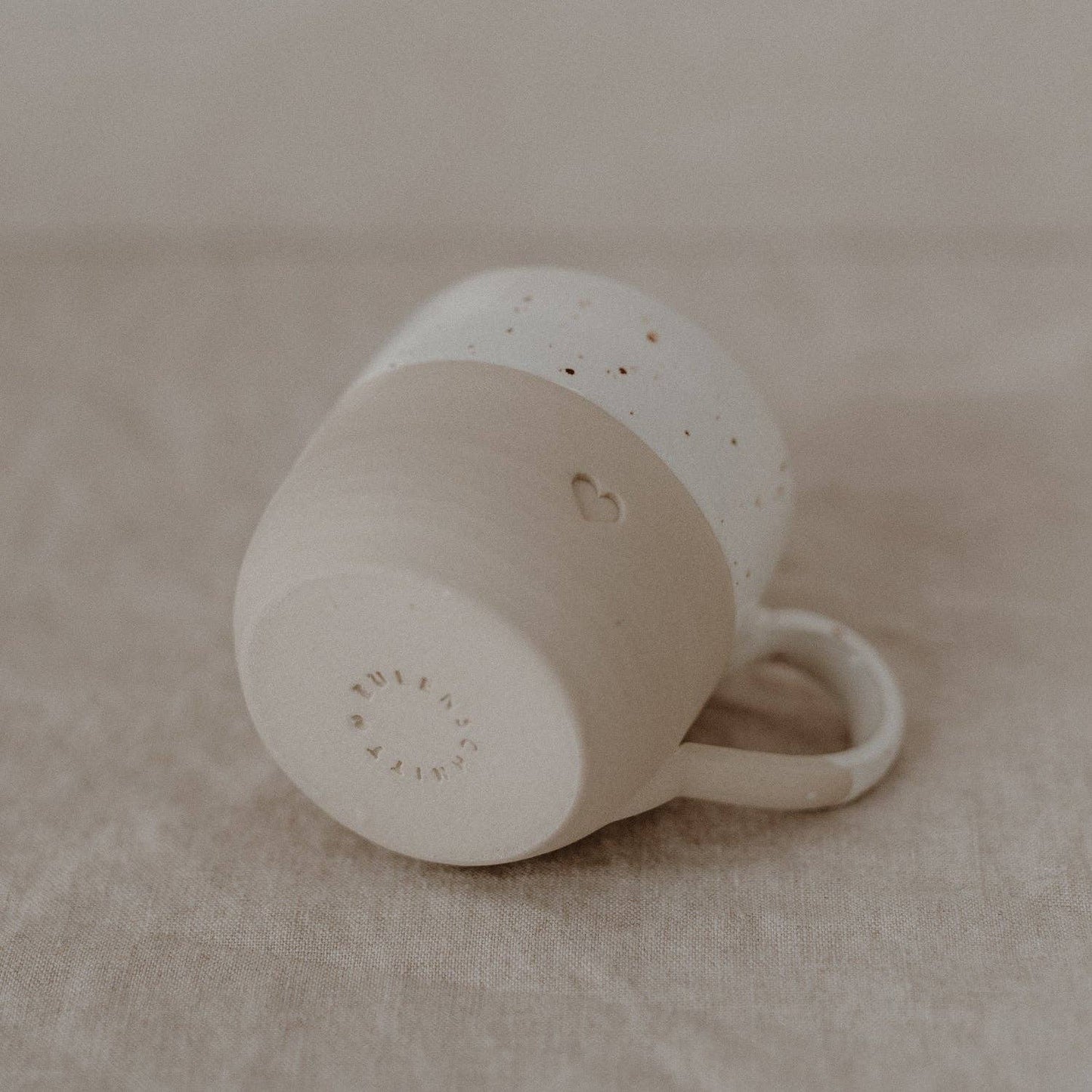 Capuccino Tasse mit Herz-Motiv von Eulenschnitt