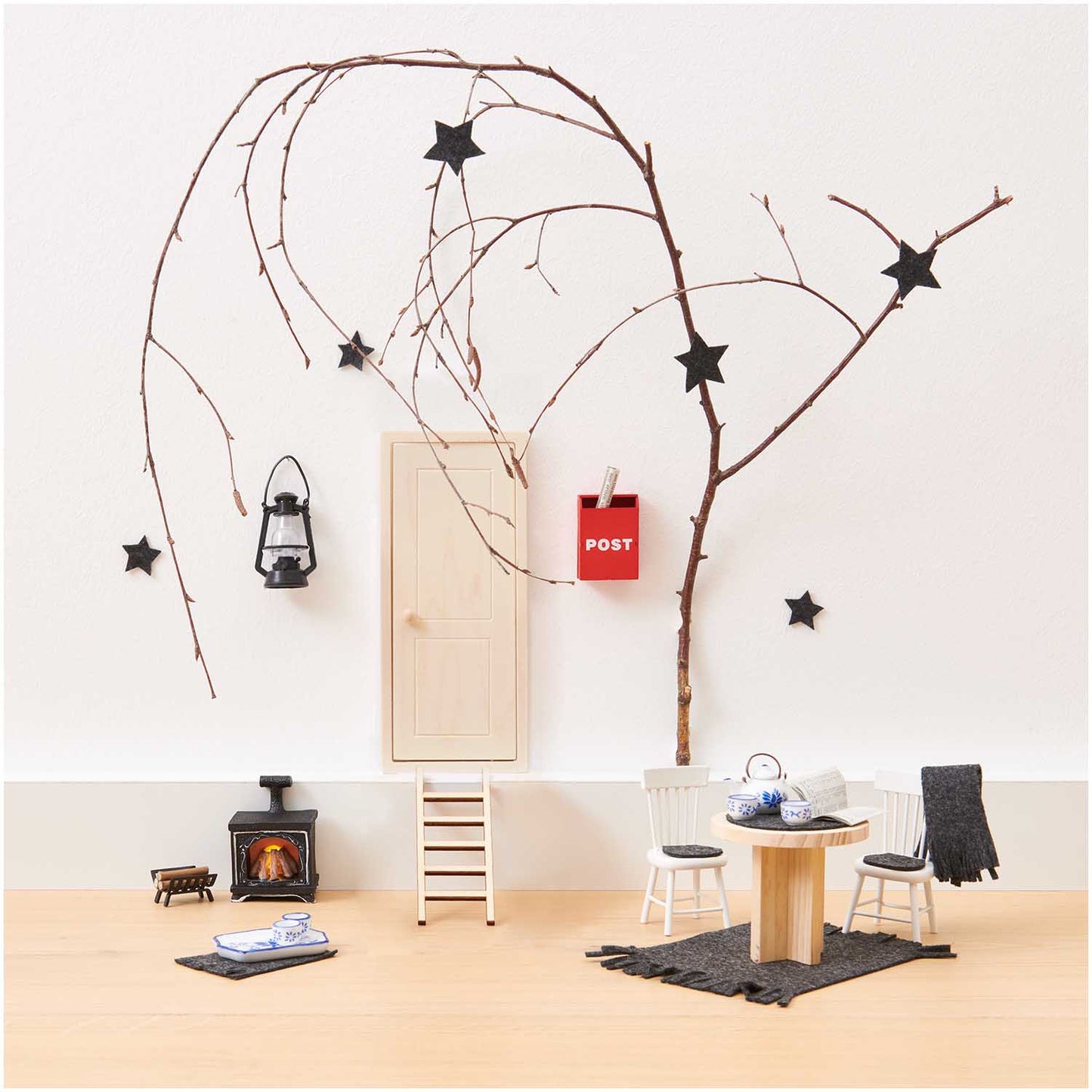 Miniatur Kaminholz-Halter als Zubehör für die Wichtelwelt