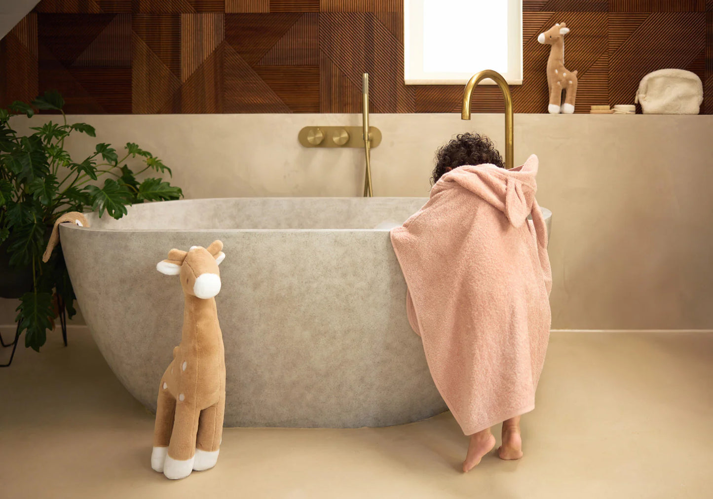 Rosa Badeponcho "Wild Rose" von Jollein mit Hasenohren für Kinder, 1-4 Jahre