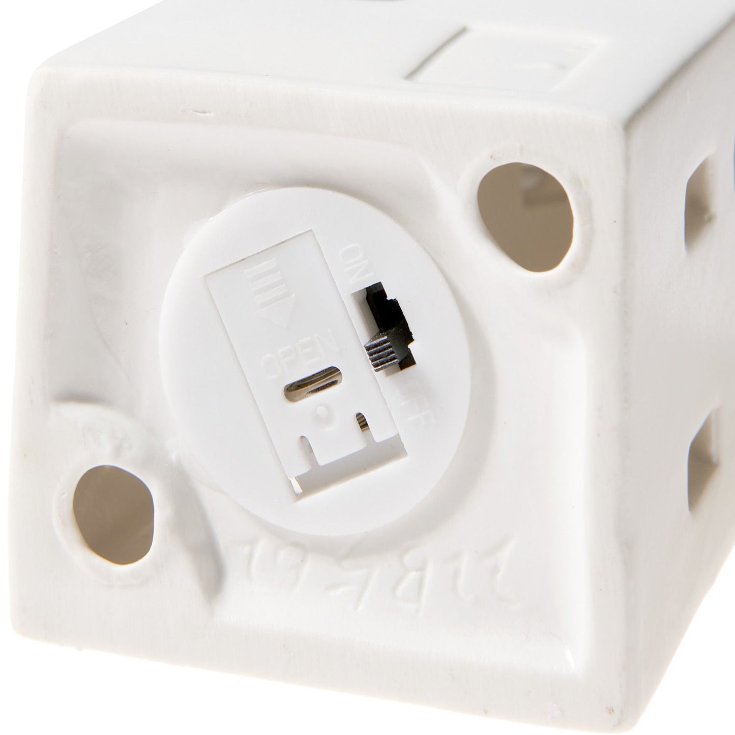 Weißes Deko-Haus mit LED Beleuchtung von Rico Design