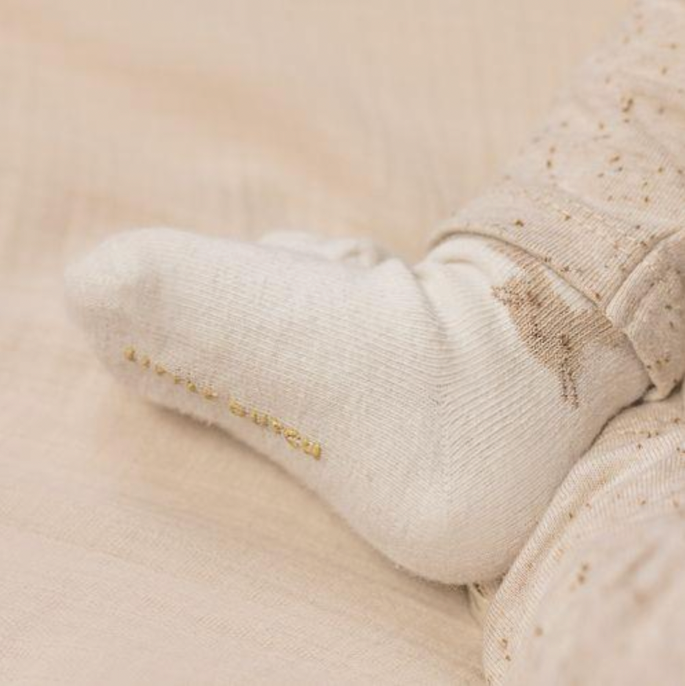 Die Little Dutch Babysocken gibt es in zwei verschiedenen Größen. Das 3er Set ist eine tolle Geschenkidee zur Geburt.