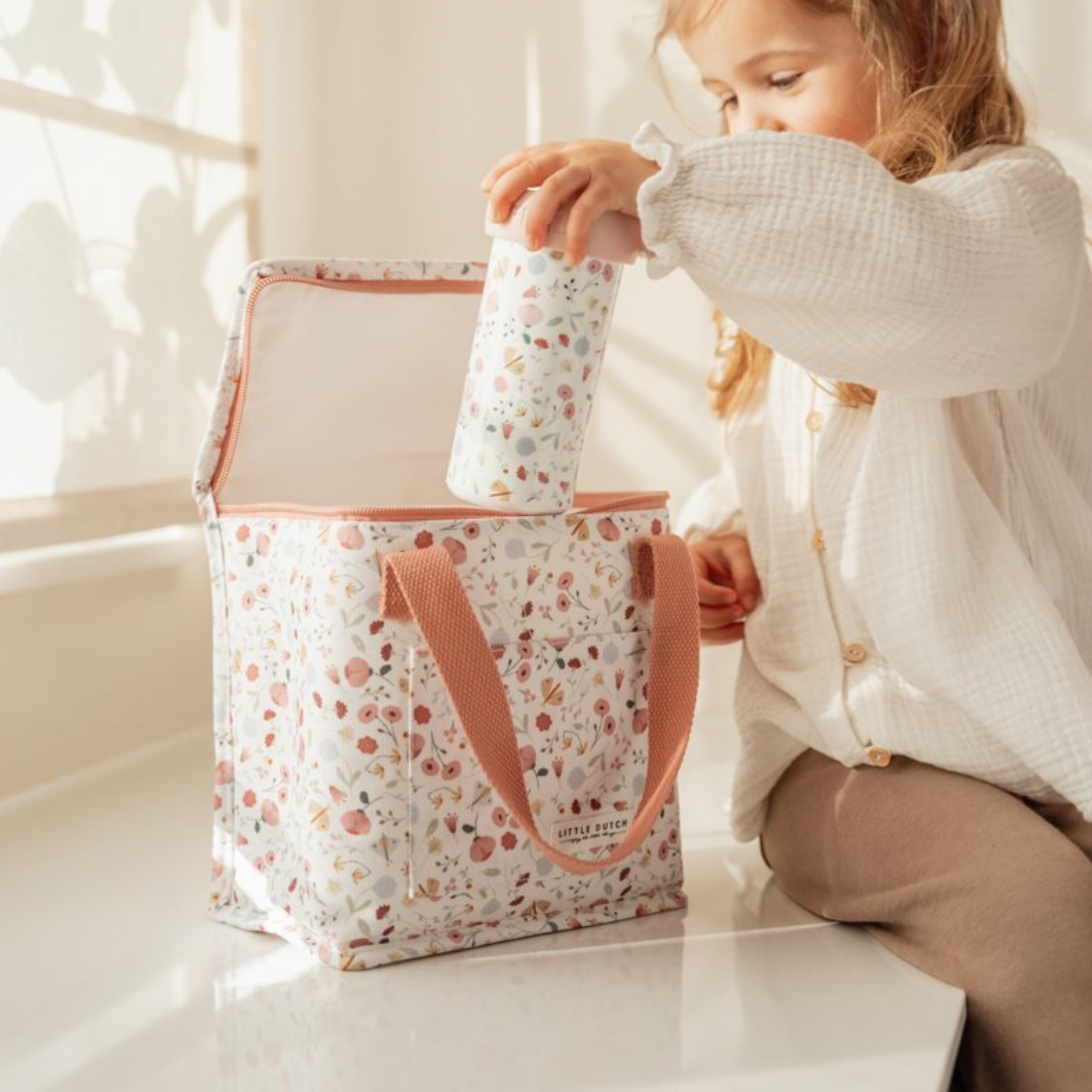 Rosa Kühltasche "Flowers & Butterflies" von Little Dutch