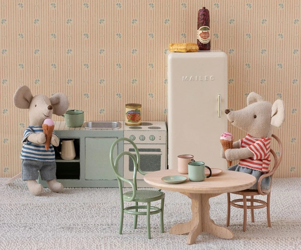Kühlschrank "Creme" mit Zubehör von Maileg - perfekt für das Mäusehaus