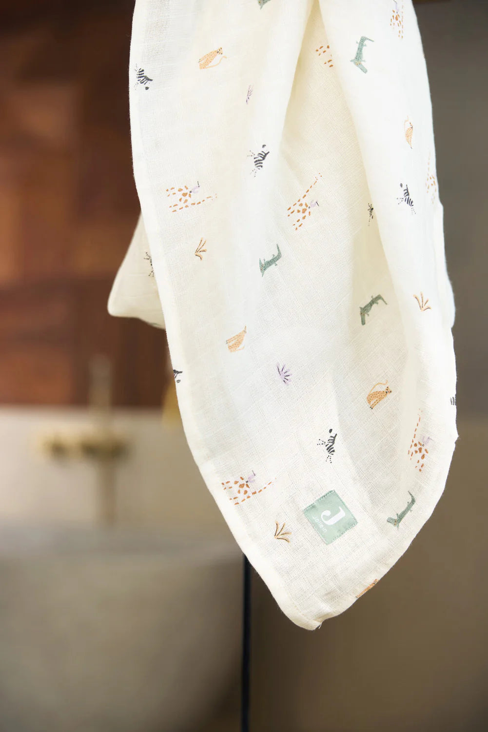 Die Spucktuecher mit Dschungel-Motiv sind perfekt für Babys ab 0 Jahren. Das Set enthält 3 Musselintücher.