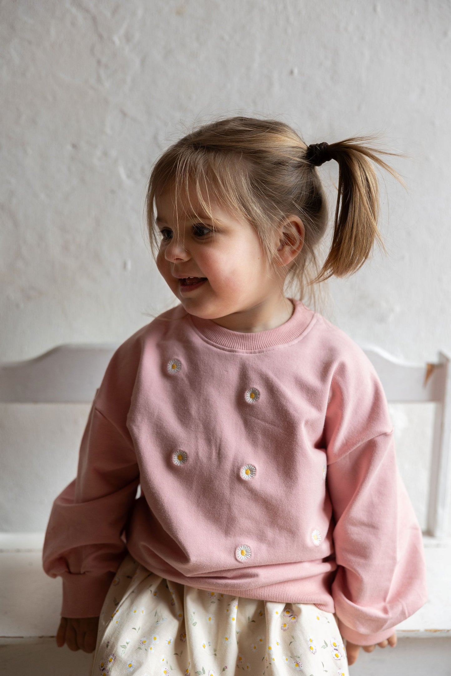 Bequemer Gänseblümchen-Pullover von Petit Piao, Größe 68-122