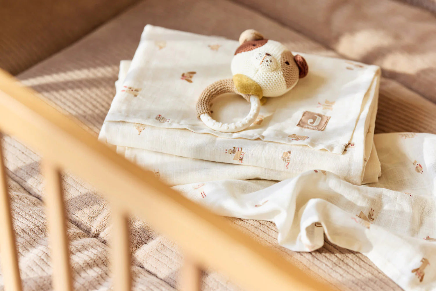 Der Hunde Beissring von Jollein ist eine schöne Geschenkidee zur Geburt. Perfekt für alle Hunde Liebhaber.