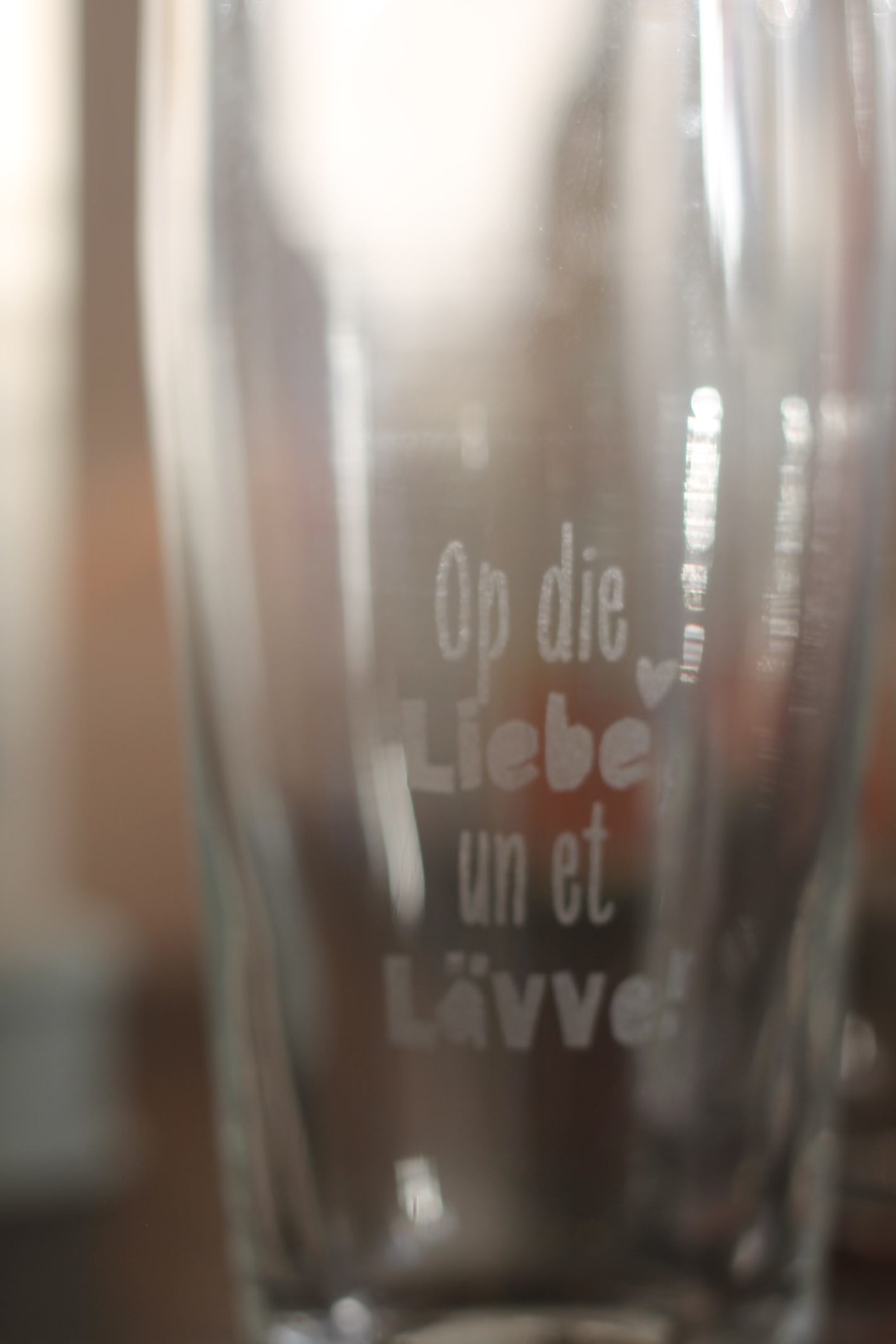 Limitiertes Bierglas mit Gravur "Op die Liebe, un et Lävve", 200ml