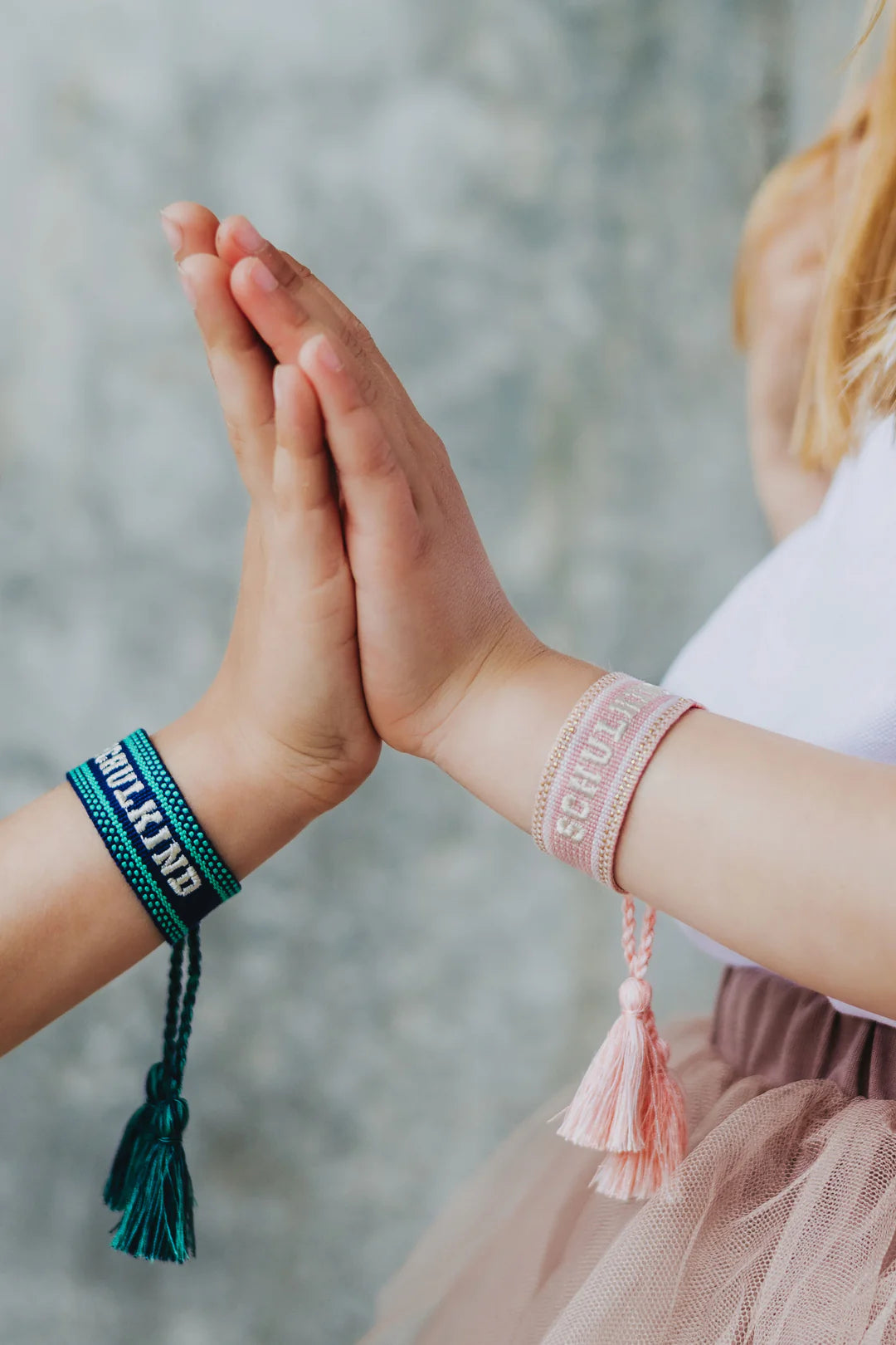 Gewebtes Schulkind-Armband in rosa von Loones
