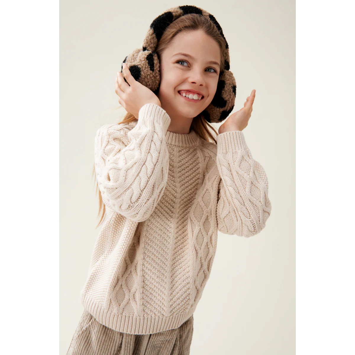 Die Ohrenwärmer "Albero" mit Leo-Muster sind perfekt für Kinder ab 3 Jahren und halten im Herbst und Winter Kinderohren wohlig warm.