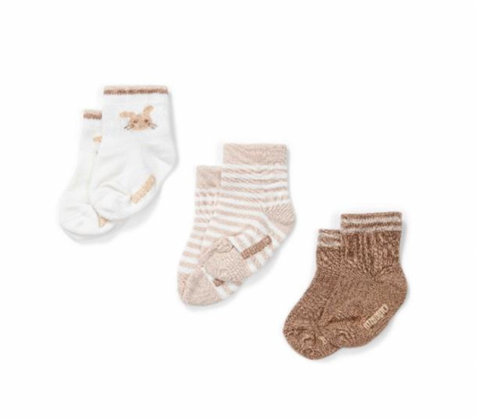 Die Little Dutch Babysocken gibt es in zwei verschiedenen Größen. Das 3er Set ist eine tolle Geschenkidee zur Geburt.