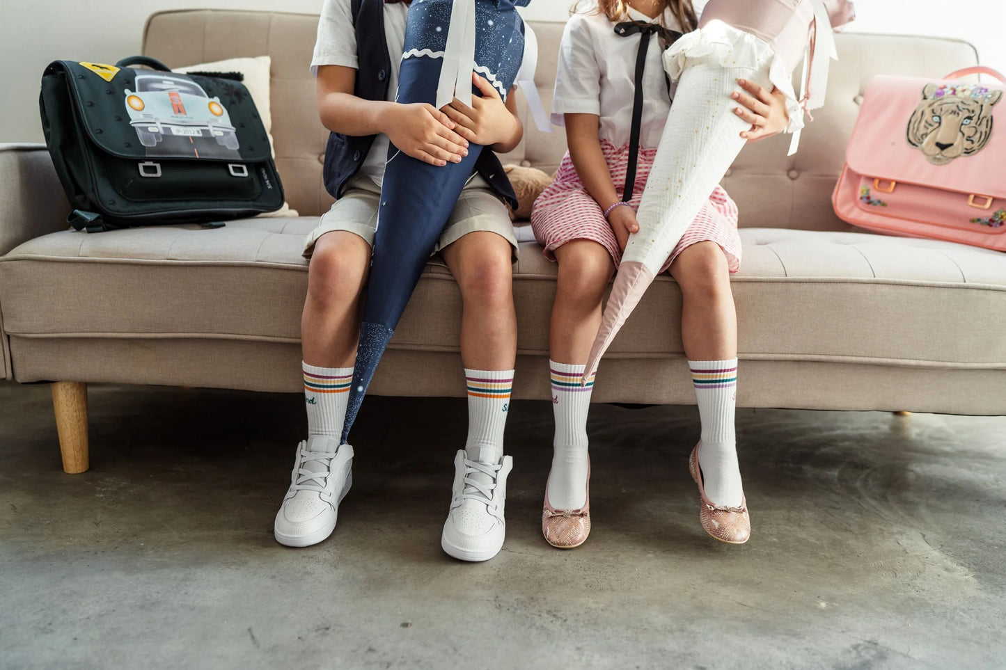 "Schulkind" Socken mit lila Schrift von Loones, verschiedene Größen