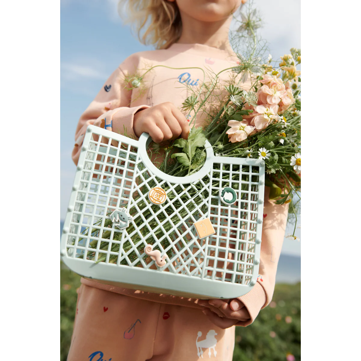 Samantha Korb "Light Peppermint" met bedels/hangers van Liewood