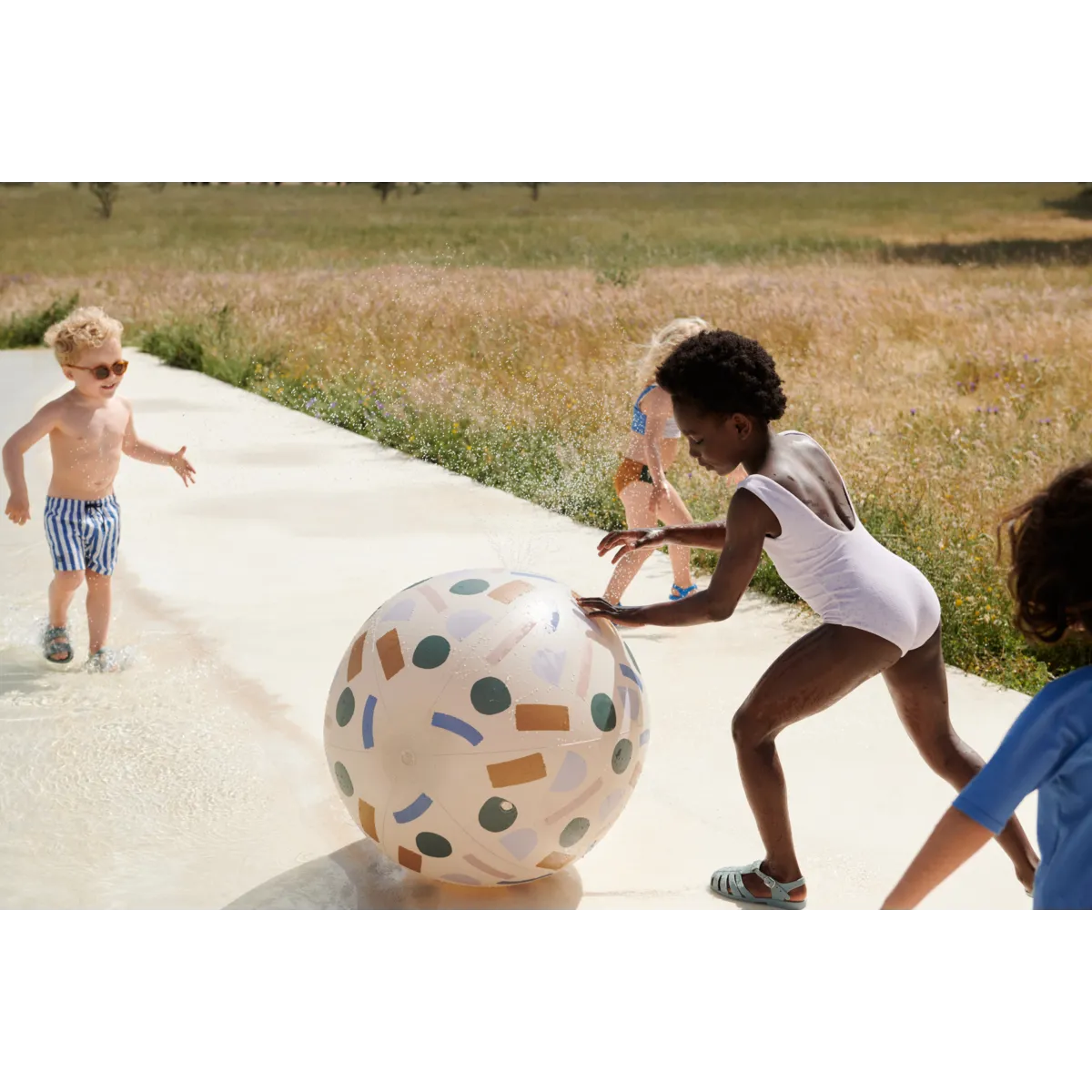 Aufblasbarer Sprinkler-Ball mit Unterwasser-Motiv von Liewood, 60cm