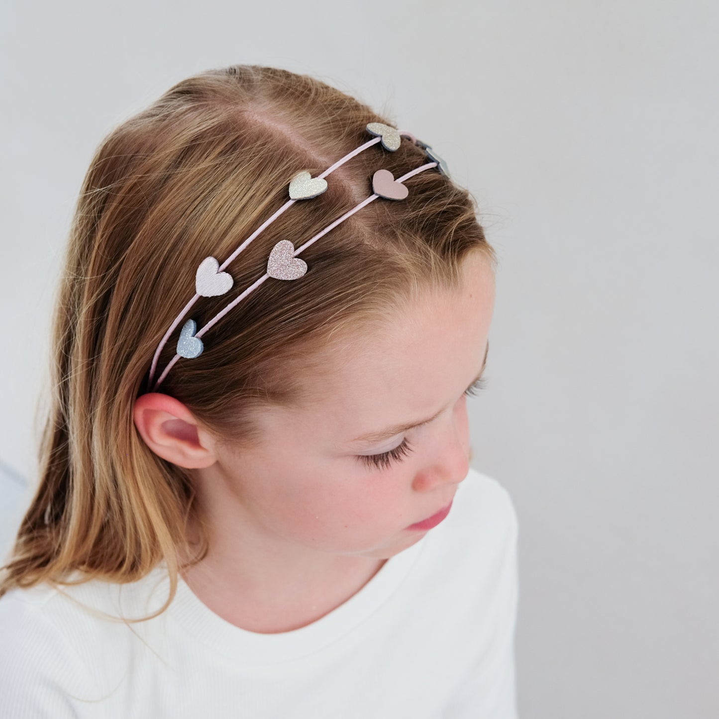 Glitzernder Haarreifen mit Herzen von Mimi & Lula