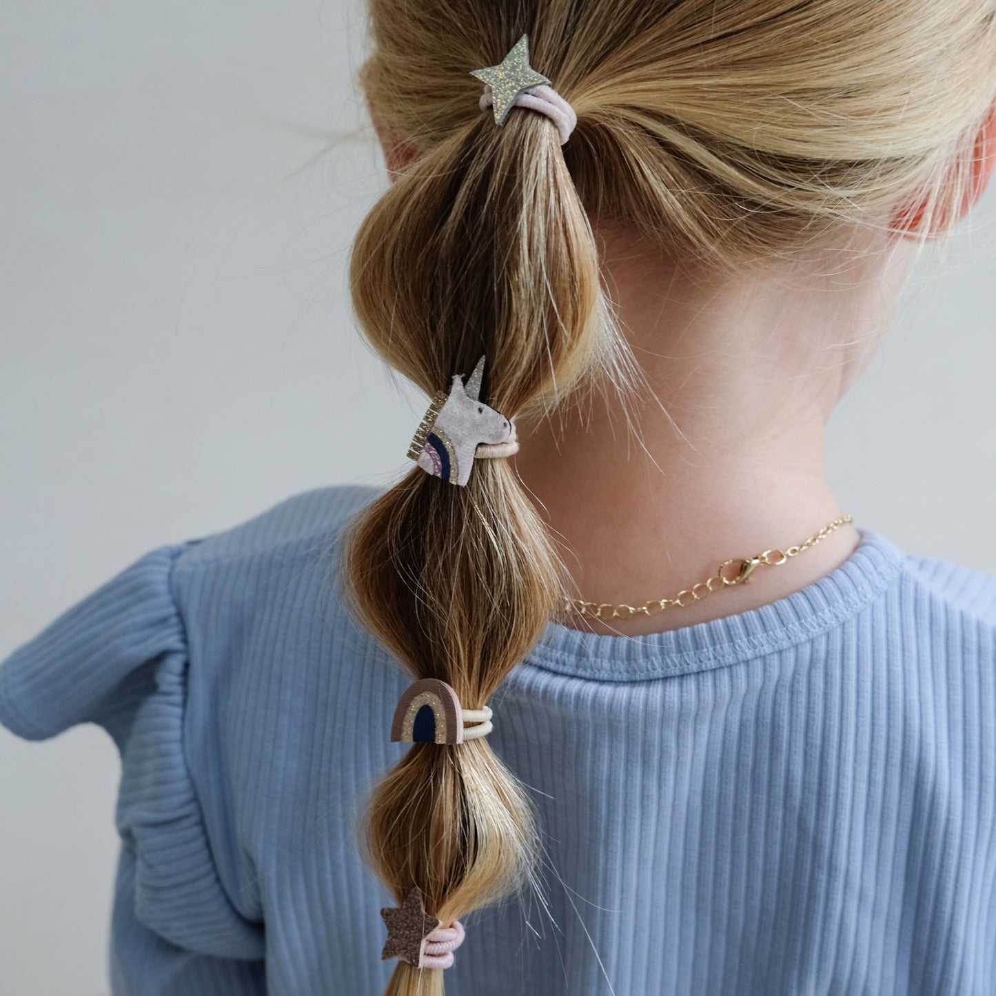 Kleine Haargummis mit Einhorn-Motiv von Mimi & Lula, 8er Set