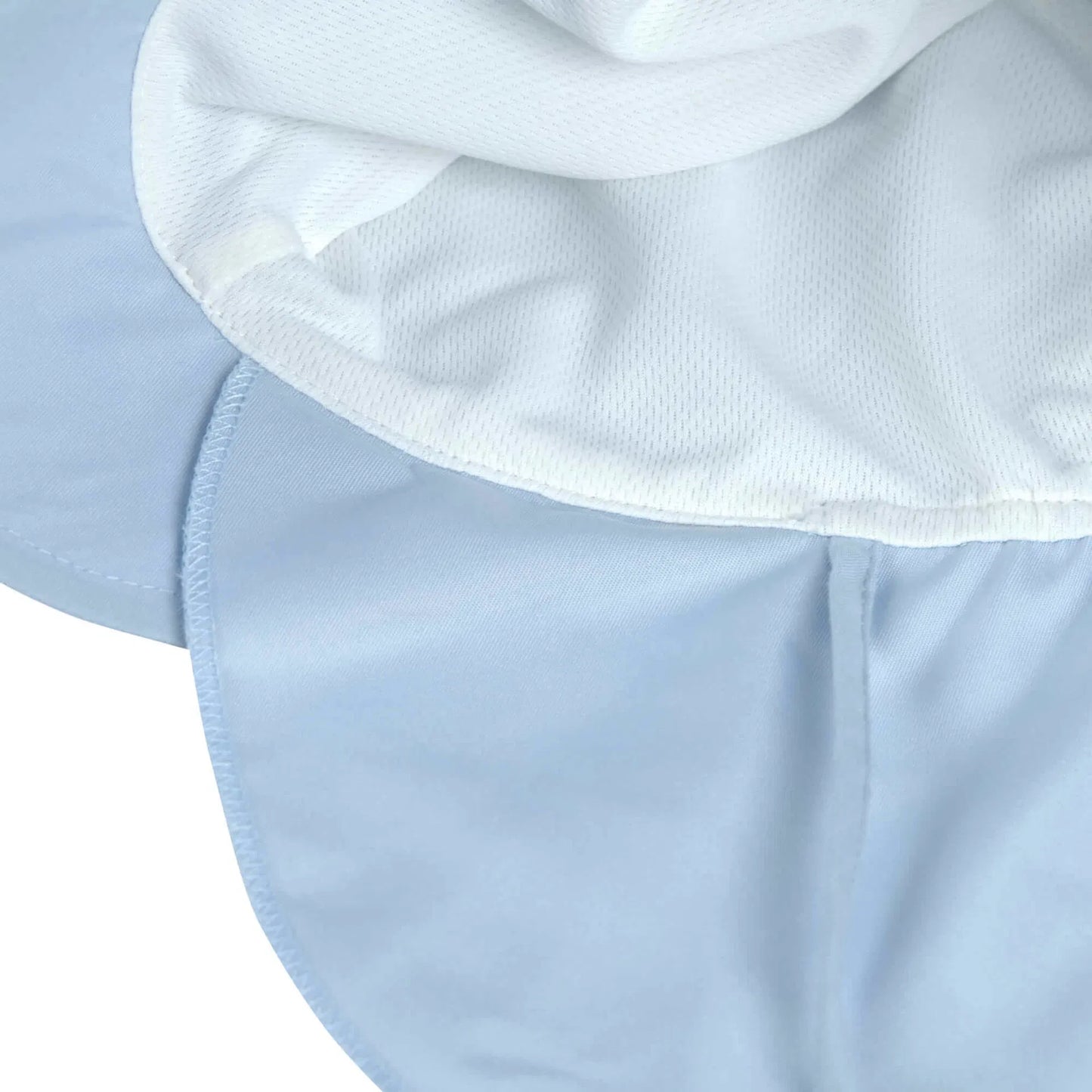Detailaufnahme des hellblauen Sommerhuts mit UV-Schutz von Lässig mit weichem Innenfutter und Naht