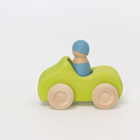 Kleines grünes Cabrio von Grimm´s - Holzauto mit Holzmännchen