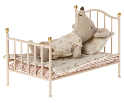 Rosa Vintage-Bett von Maileg - perfekt für das Mäusehaus