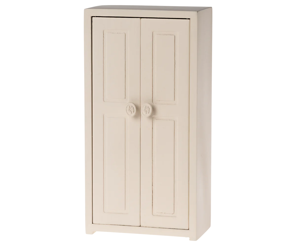 Cremefarbender Kleiderschrank von Maileg - perfekt für das Mäusehaus