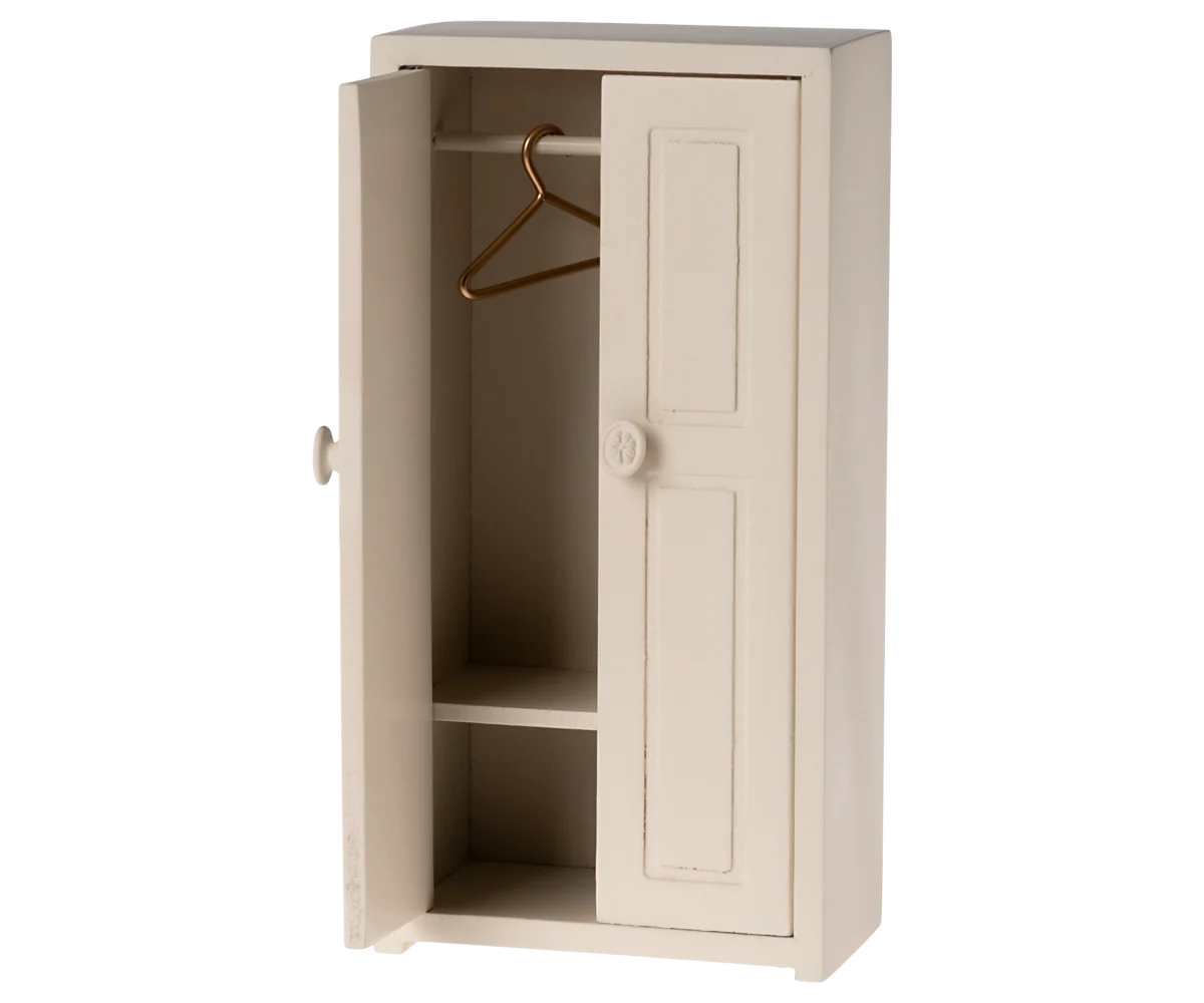 Cremefarbender Kleiderschrank von Maileg - perfekt für das Mäusehaus