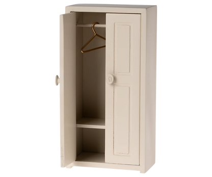 Cremefarbender Kleiderschrank von Maileg - perfekt für das Mäusehaus