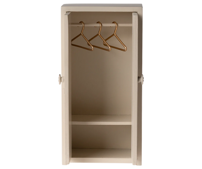 Cremefarbender Kleiderschrank von Maileg - perfekt für das Mäusehaus