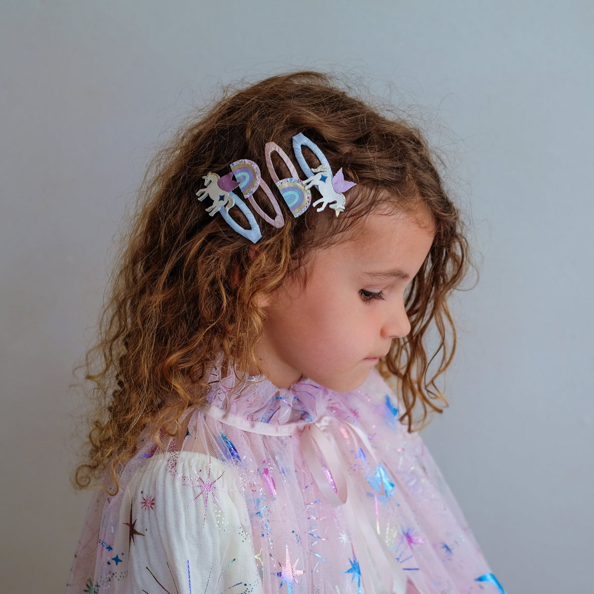 Haarspangen mit Einhorn- und Regenbogen-Motiv von Mimi & Lula, 4er Set – kleines Mitbringsel für Mädchen