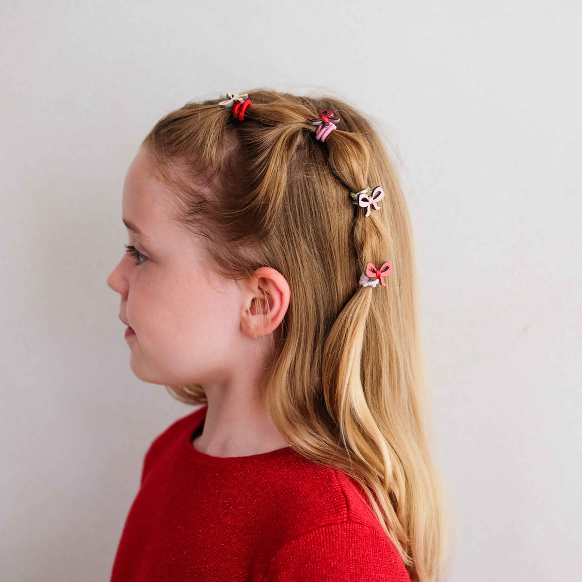 Kleine Schleifen-Haargummis in Rot, Rosa und Gold von Mimi & Lula, 8er Set – Geschenkidee zum Nikolaus und für den Adventskalender