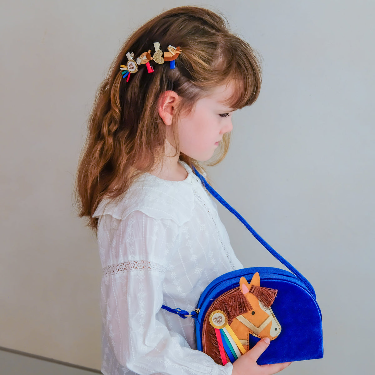 Kinder-Umhängetasche mit Pony aus blauem Samt von Mimi & Lula – Geschenk für Mädchen zu Weihnachten