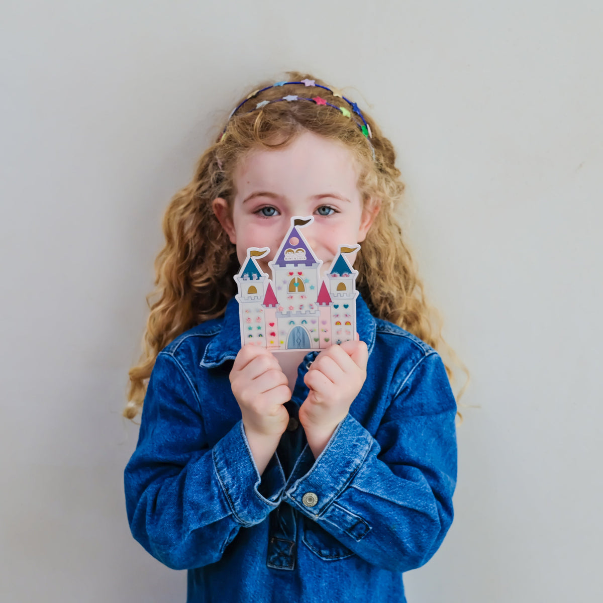 Märchen-Klebeohrringe Rainbow Castle von Mimi & Lula, 25 Paar – Haarschmuck für Kinder als Geschenk zu Weihnachten