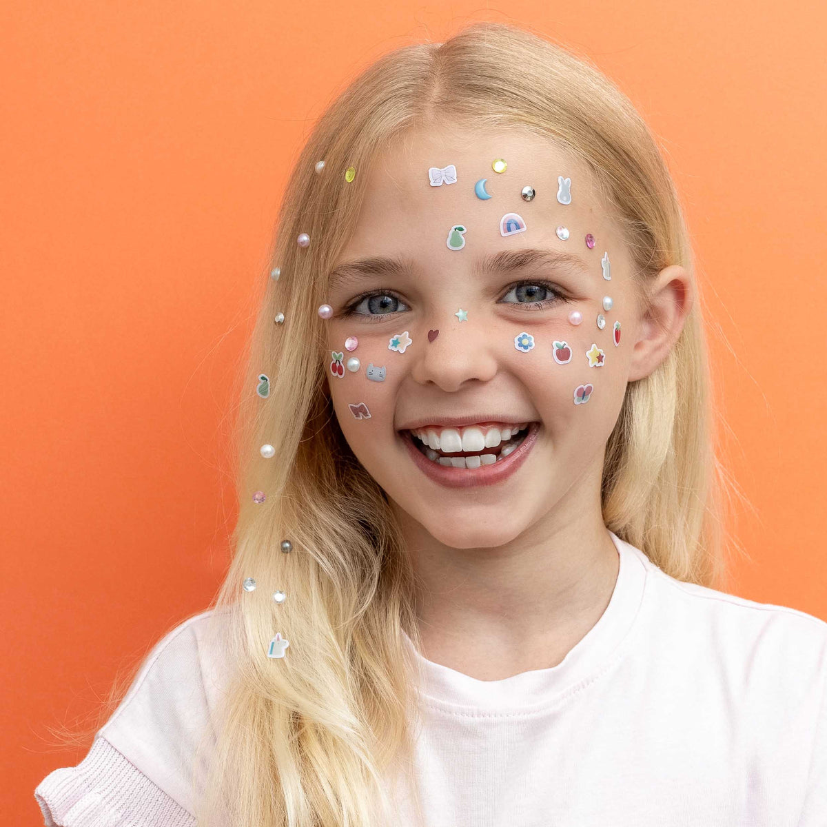 Bunte Glitzer-Klebeohrringe von Mimi & Lula, 30 Paar – kleine Geschenkidee für die Schultüte