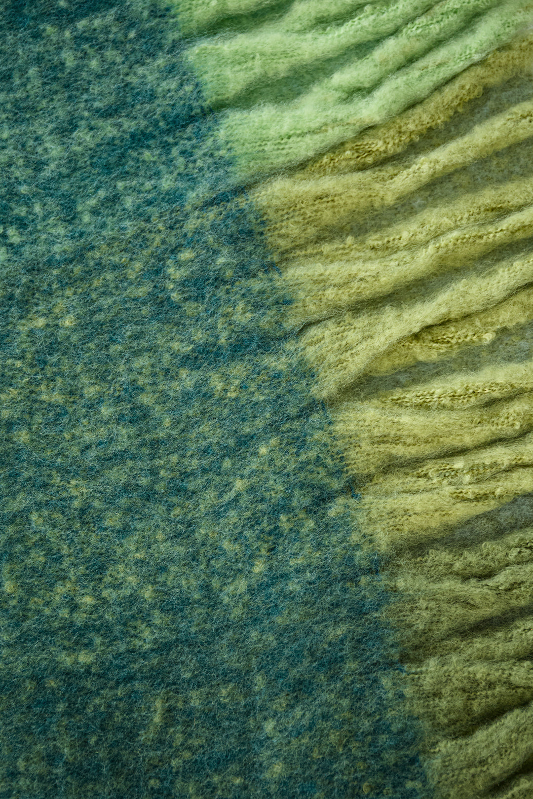 Kuscheliger Schal mit Karomuster in Bordeaux mit Fransen, 50x180cm