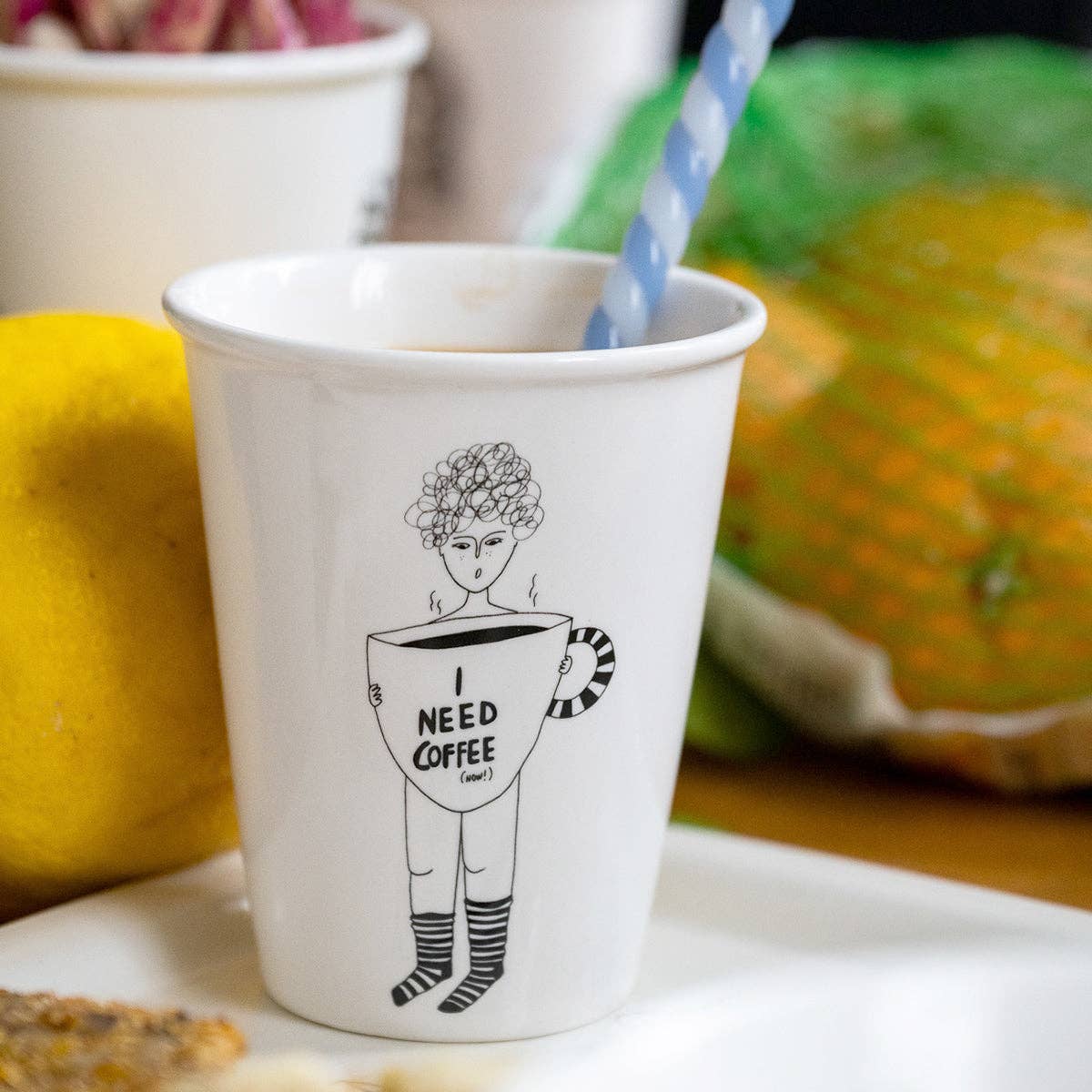 Tasse "I need Coffee" aus Porzellan von helen b.