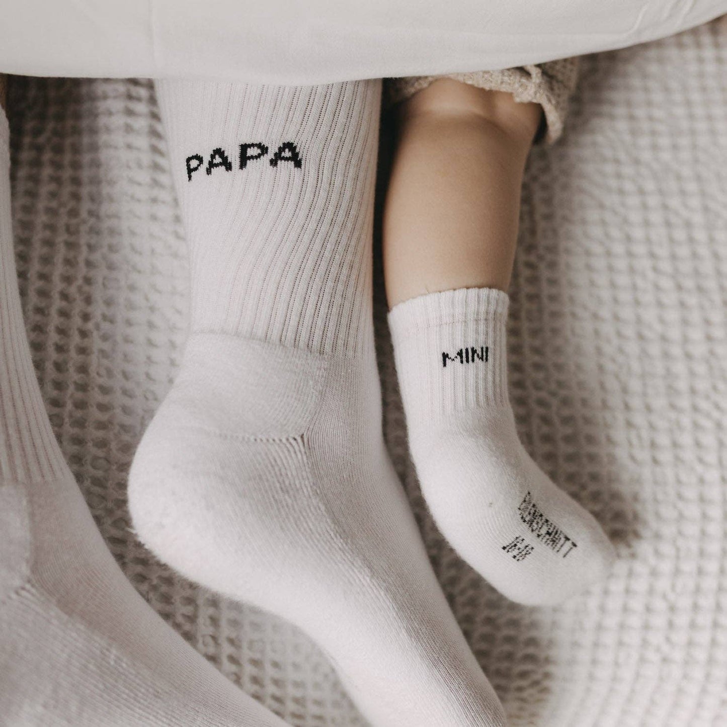 Socken mit "Papa" Aufschrift von Eulenschnitt, verschiedene Größen