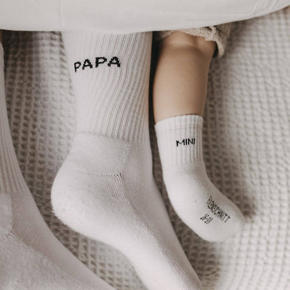 Socken mit "Papa" Aufschrift von Eulenschnitt, verschiedene Größen