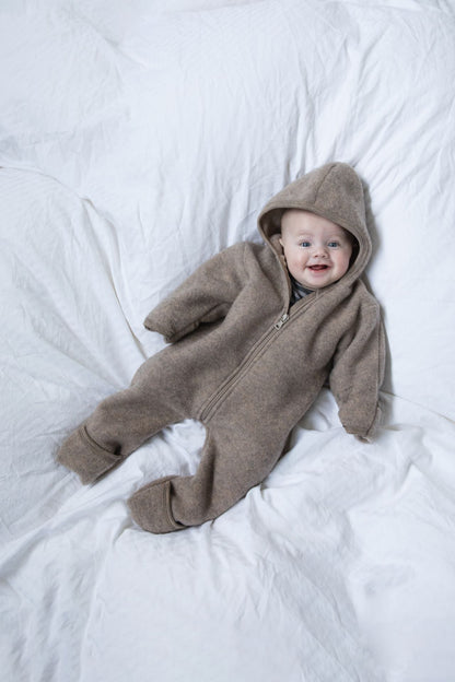 Beiger Wollfleece-Kapuzenoverall "Walnuss Melange" mit Reißverschluss von Engel