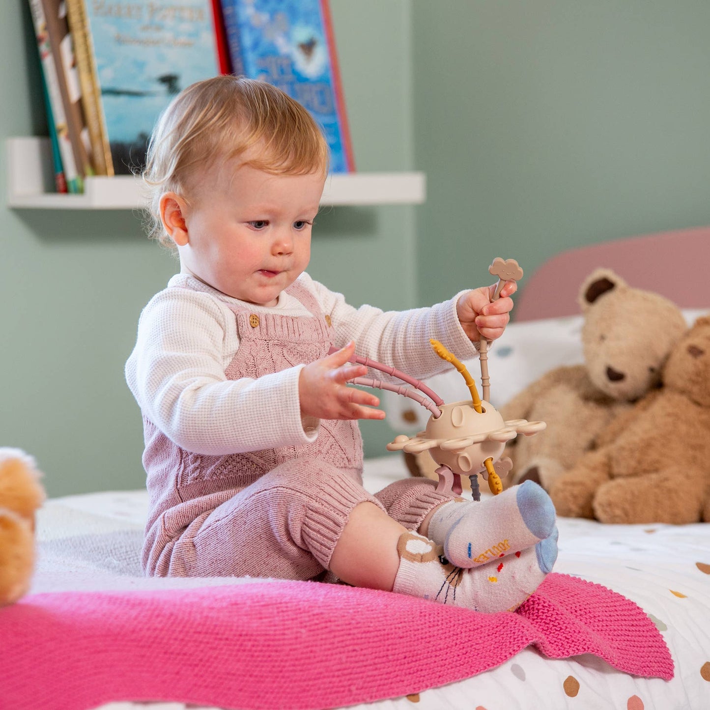 UFO Pull Toy "Earth" made of Silicone - Activity for Babies from 10 Months