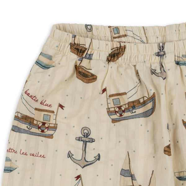 Kurze Hose "Sail Away" mit maritimen Motiven von Konges Slojd