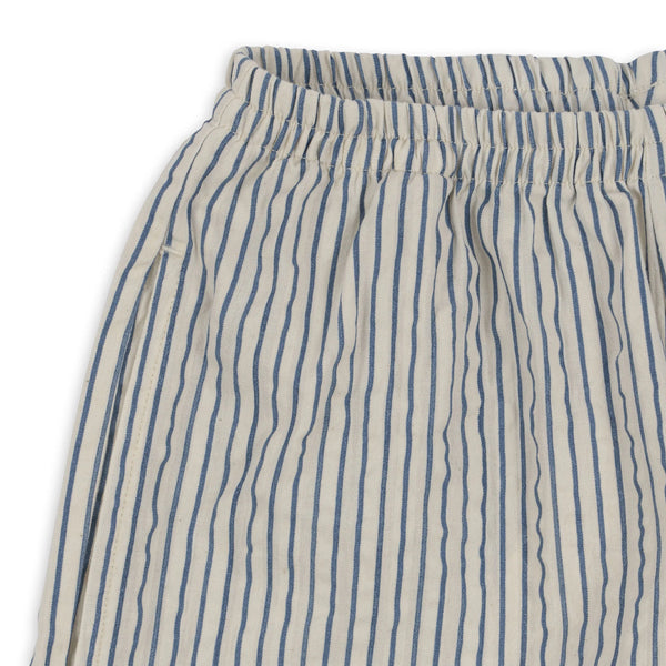 Kurze Hose "Stripe Bluie" mit blauen Streifen von Konges Slojd