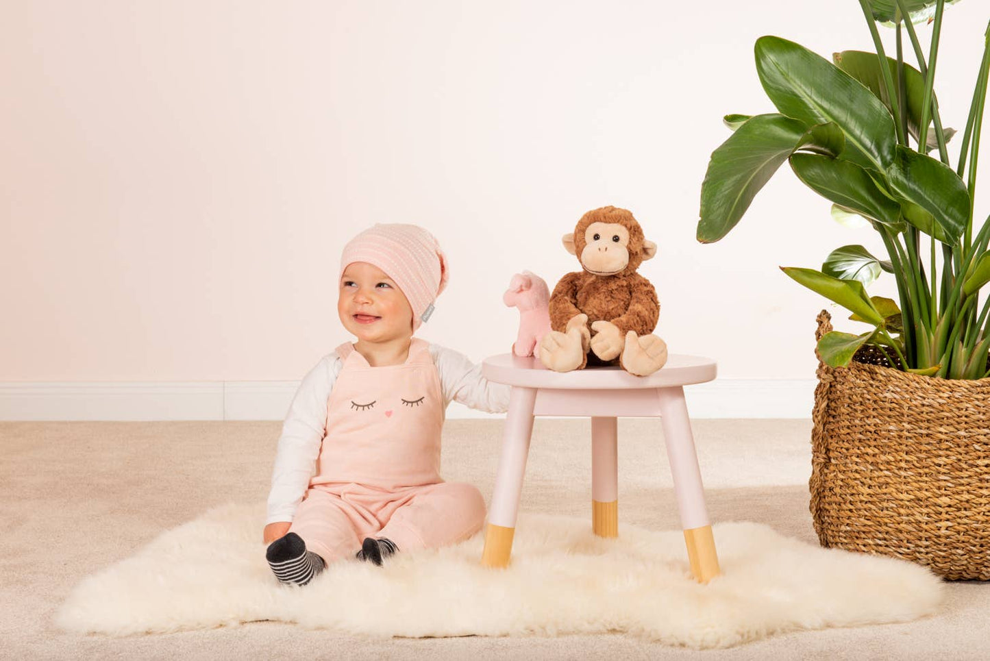 Das Äffchen Carly Kuscheltier ist ein treuer Begleiter ab Geburt. 