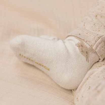 Die Little Dutch Babysocken gibt es in zwei verschiedenen Größen. Das 3er Set ist eine tolle Geschenkidee zur Geburt.