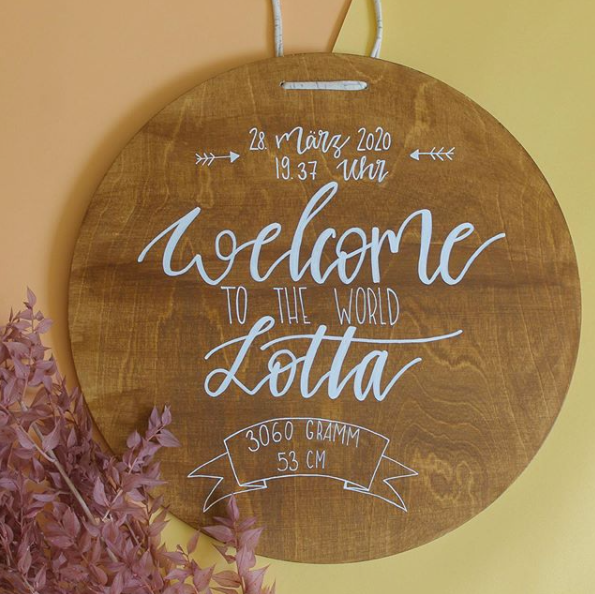 Welcome to the World – Holzschild mit Name und Geburtsdaten