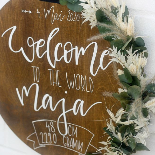 Welcome to the World – Holzschild mit Name und Geburtsdaten