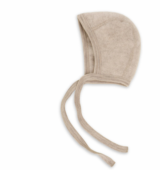 Beiges Baby-Häubchen zum Binden in "Sand Melange", verschiedene Größen