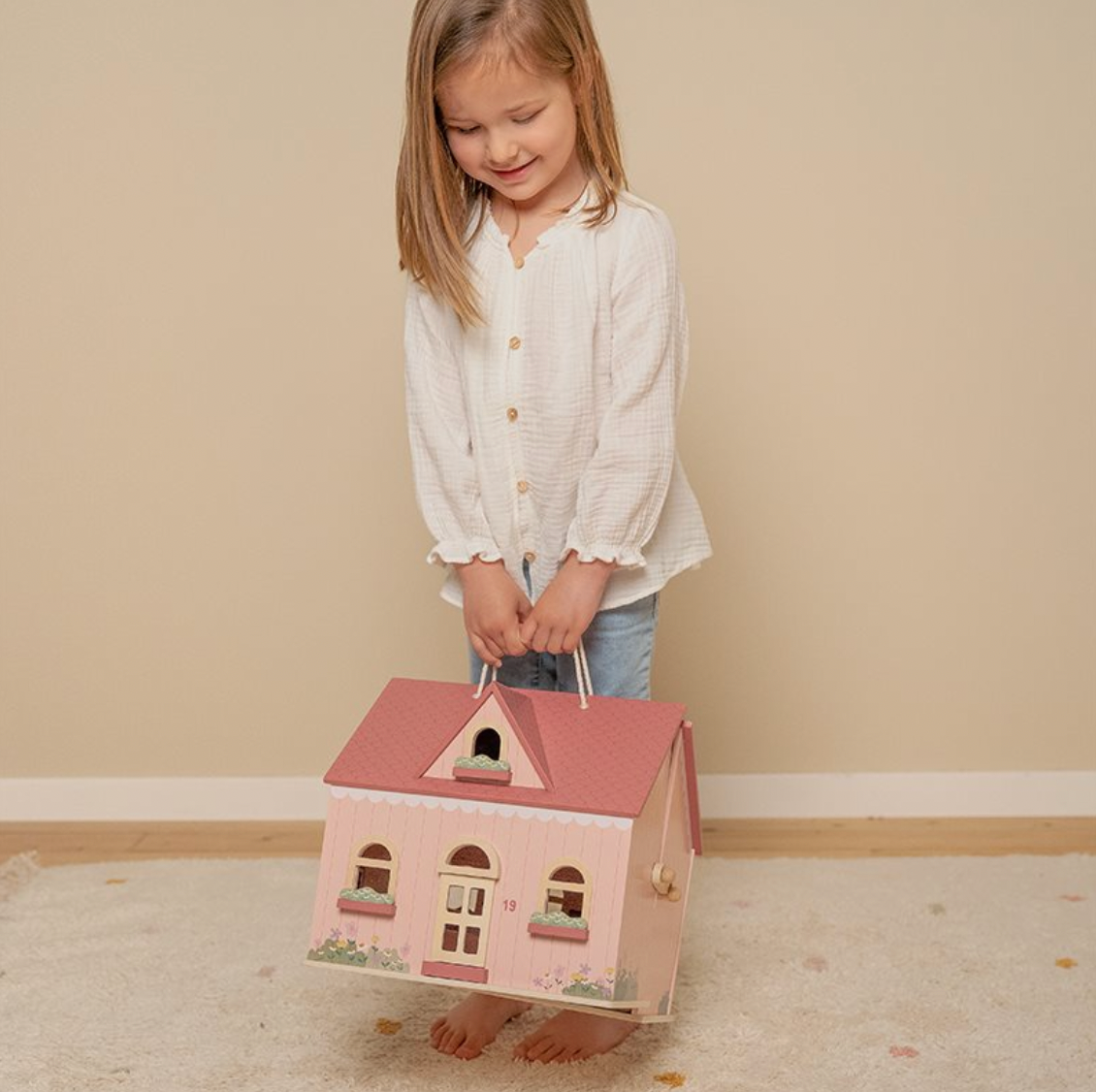 Tragbares rosa Puppenhaus aus Holz mit Zubehör von Little Dutch