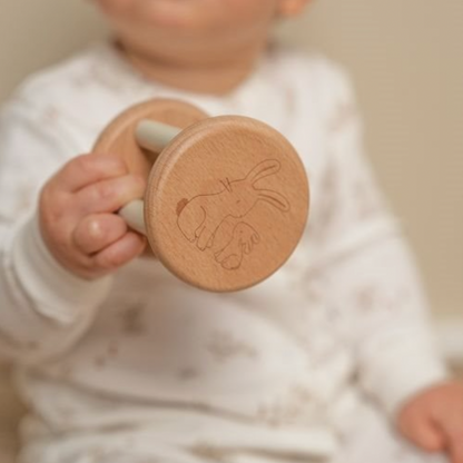 Rassel-Rolle "Babybunny" aus Holz von Little Dutch