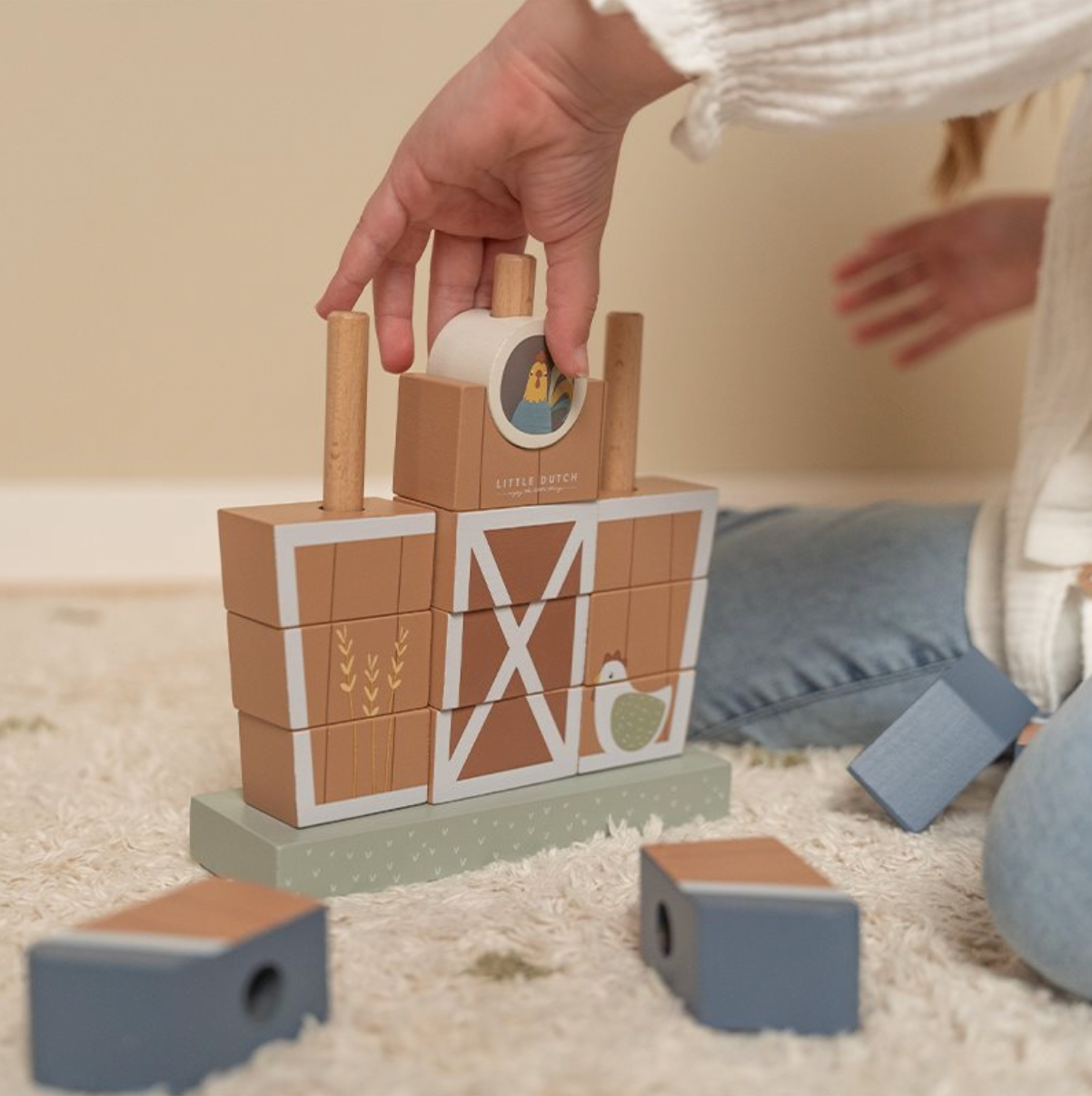 Haus-Stapelspiel aus der Little-Farm Kollektion von Little Dutch